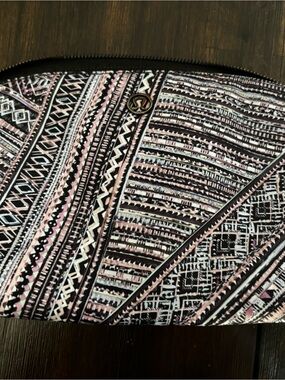 lululemon athletica makeup bag